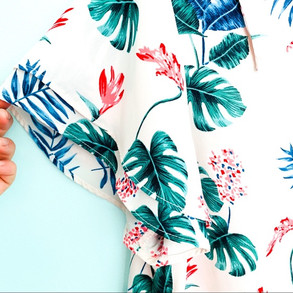 ❤️SOLD ❤️ Sienna Sky | Floral Top - Picture 2 of 5